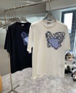 Dior 迪奥破碎涂鸦心型字母情侣款短袖Tee 宽松版型！ 采用顶级230克凯迪纯棉爽滑面料！突出精致！质感无敌！ 进口烧浆印花 绝不开裂！前后所有Logo！