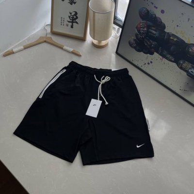 2025夏季新款耐克短裤 经典刺绣小标百搭运动休闲抽绳四分短裤 刺绣小标立体有型 精致高密！拉链口袋设计 三针五线，吊牌水洗，专柜同步品质 面料是纯棉320G