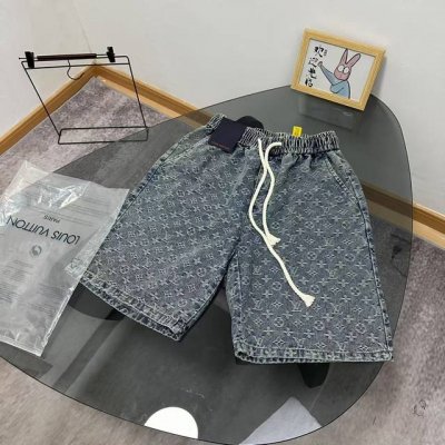 Louis Vuitton Lv路易威登24Ss新款满印五分裤牛仔短裤 男女同款百搭款采用质感十足高克重牛仔面料 最前端的潮流版型设计 裤子整体悬垂性很好 全身
