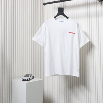 prada 普拉达 25Ss 经典红色硅胶饰条短袖T恤 正品人肉带回原版开版 定制织物面料打造，做到面料一致，正面采用天然乳胶橡胶制作的徽标徽章，无气味，使用热