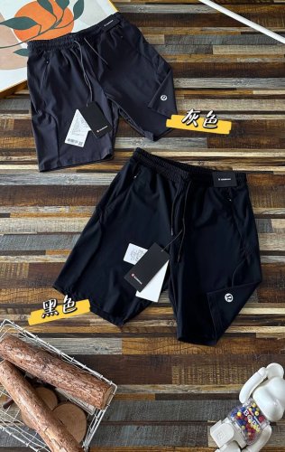 严选好货！Lululemon新款男士休闲运动短裤！经典时尚款，客供锦氨弹力梭织面料，爽滑细腻，舒适透气！3D立体裁剪版型，两侧拉链口袋，精美小标Logo烫印，腰