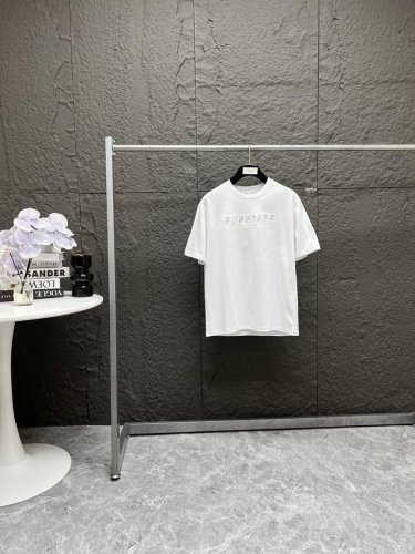Burberry 巴宝莉Bbr25Ss后背镂空贴布绣百搭舒适宽松休闲纯色 圆领套头短袖T恤 情侣款 - 厌倦了千篇一律的穿搭 Burberry这款短袖T恤带你打