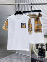巴宝莉 Burberry 2025Ss夏季新款 休闲 短袖 短裤裤 套装，高端版本！专柜定制面料 透气舒适度高，细节无可挑剔，品牌元素设计理念，体现高品质。手感