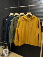 Descente 迪桑特 春季户外软壳四色防水运动休闲冲锋衣外套 颜色：黑色 焦糖色 军绿 藏青 尺码：M-5Xl 专柜同步新品，男女情侣同款，衣服具有防风，防