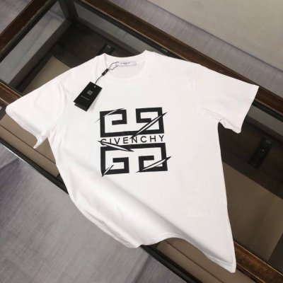 Givenchy 纪梵希 24Ss夏季新款圆领短袖T恤 270克重磅高端纯棉面料 手感质感都极完美 修身裁剪设计干净利落 时尚又好看 走线做工非常精致 版型效果