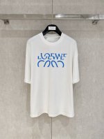 罗意威 新款字母印花双层重工短袖T桖 字母图案不管是T桖还是卫衣都是每年的爆款单品 前幅大面积印花采用大康丽数码印花机直喷 成本极高 经过多次的调试打版图案色差