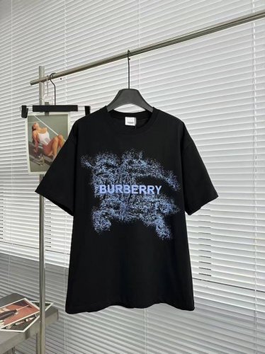 25Ss Burberry 巴宝莉模糊概念战马系列夏季圆领短袖T恤 官网同步 男女同款 面料：原版同步面料280克高支高密 高端品质 独家定制 采用定织定染高克