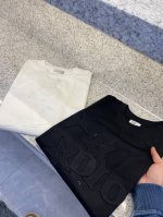 Cd迪澳25 Ss新品春夏首发专柜 最新款短袖圆领T恤高端订制 设计前卫时尚！品牌Logo重工艺设计高端定制欧棉180克面料手感柔软.穿着舒适.专柜级别精致车线