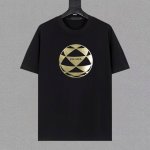 Prad*普拉达25Ss新款短袖，最高版本泡沫印花经典Logo图案，高标准定制，上身非常有型，客供进口高档280克纯棉面料质感非常细腻，细节工艺精湛考究，塑造性