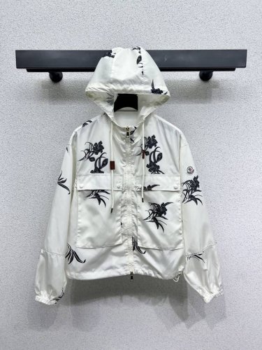 蒙口印花连帽防晒外套 质感细腻软糯 经典减龄单品！设计时髦版型不挑人上身巨显瘦！白富美必收的完美单品。质感超赞完美做工品质 高品质 尺码Sml
