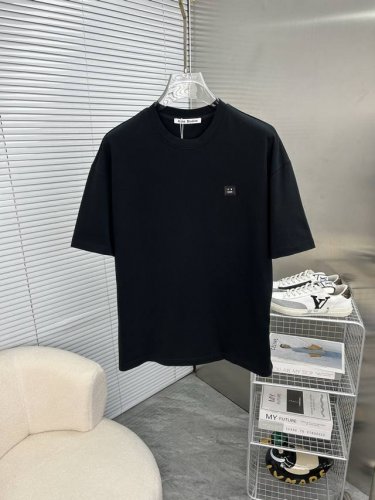 Acne Studio 2025春夏新款高克重重磅圆领短袖出货啦 春夏出门必备款 定制高克重纯棉面料 搭配当下流行重工工艺 做工走线精细 面料上身舒适 三标齐全