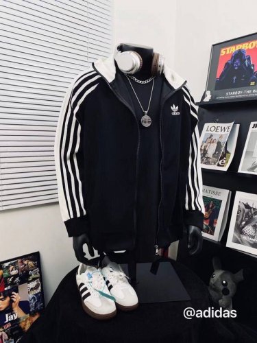 上新 Adidas阿迪达斯三叶草拼接复古连帽夹克男女同款 搭配情侣更赞哦 高级穿搭 高品质官网发售款｜超级推荐｜超人气单品Ins小红书热门爆款 高密度刺绣 超级