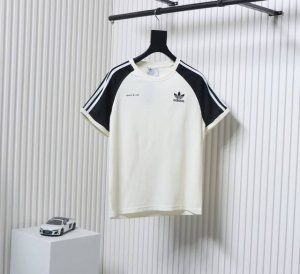 Adidas 三叶草拼色百搭插肩透气宽松时尚休闲绣标阿迪T恤 面料: 300克重磅洗水纯棉，随意对比 采用特定重磅21S精棉平纹针织面料，300克重；搭配32S