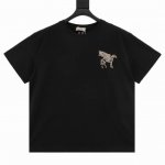 Hermes 爱马仕 飞马刺绣圆领短袖 触及到心底的温暖 今年H家的秋冬最新款，胸口经典飞马刺绣！客供棉质纤维纱线材质精心制作，当它贴身的第一瞬间，完全是零压力