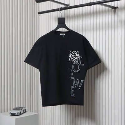 loewe 罗意威 25Ss 镂空字母短袖T恤面料采用定制240G 26支特滑双股精棉平纹高密无尘全棉布料。前幅高密度加厚，走线平整，代工品质，全套定制辅料。尺
