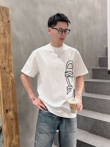 迪奥 2025春夏 最新款短袖T恤，原标 定制面料，手感柔软，穿着舒适，做工精细.上身效果无敌帅气， 码数 S-2Xl