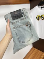 古奇 2025Ss蛇年夏季贺岁款牛仔裤。原单1:1制作，日常必备的完美之选，简单大气亦时尚有型，定制进口丹宁面料 ，重工洗水工艺，做工复杂工艺精湛。轻松迎合四季