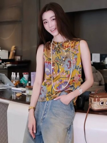 无敌大爆款 高端轻奢中式花朵马甲 绝美~高级感十足 既有复古的风情又有新中式的韵味 时髦又大气 Smlxl
