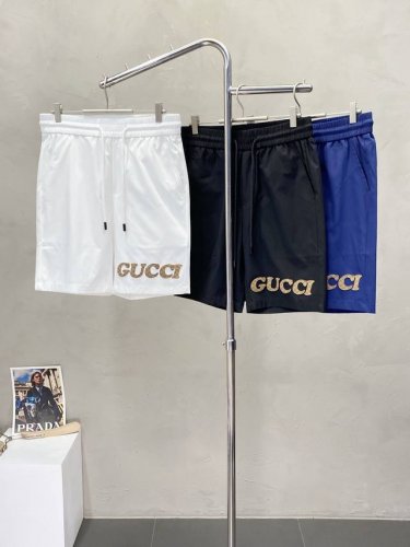 gucci古驰独家专供新款短裤高端版本！专柜定制面料 透气舒适度高，细节无可挑剔，品牌元素设计理念，体现高品质。手感细腻柔软！呈现休闲裁剪，上身版型超赞！码数: