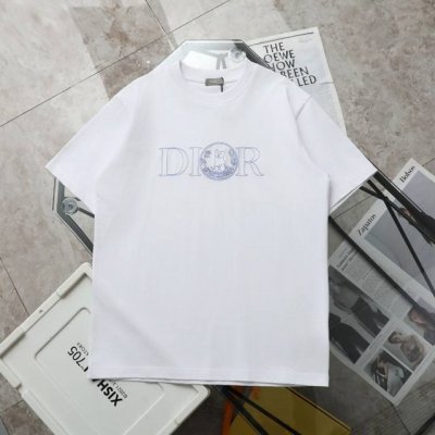 上新 纯原臻品 顶级复刻 Dior 迪奥 新款胸口刺绣Logo圆领休闲短袖T恤 款号：6224 颜色：蓝色 白色 购入原版开模打造，全套定制辅料，细节决定成败。