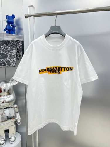 lv 路易 高克重 2025夏季新款字母印花黄色胶带印花Logo最新品短袖 Dd 专柜同步有售，原单狠货，时尚进口原版科技面料，上身舒适透气，原版定制五金辅料，