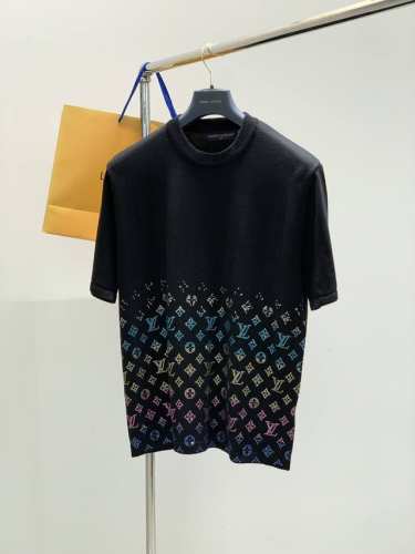 louisvuitton 路易威登，2025春季最新款，专柜同步有售，原单狠货，时尚休闲针织圆领短袖T恤，上身很有特点！吸睛而有亮点，进口原版面料，顶级烫钻工艺