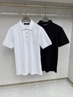 lv 2025春夏新款Polo领短袖系列。精选顶级丝光珠地棉面料，三标齐全！时尚大牌元素Logo工艺设计，上身版型超赞，面料细腻舒适透气，随意搭配都超级好看时尚
