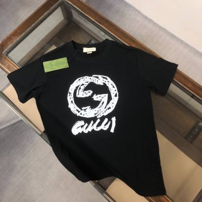 p100 Gucci 古驰 24Ss夏季新款圆领短袖T恤！270克重磅高端纯棉面料，手感质感都极完美！修身裁剪设计干净利落！时尚又好看！走线做工非常精致！版型效