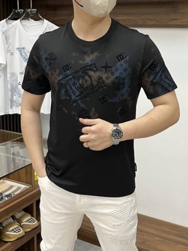 Dg 杜嘉班纳-2540Ss夏季新款 时尚大爆款圆领T恤 休闲时尚外穿 内搭必备款 舒适好看上身可见 定制进口高端丝光面料 手感细腻丝滑有质感 上身舒适透气清爽