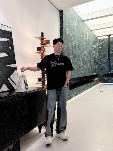 Qian Lv 2025夏季新款短袖T恤，特色Logo刺绣工艺，个性艺术系列全网独家首发 百搭款细节处理完美240克纯棉面料十分精致 原版面料 网红明星同款高版