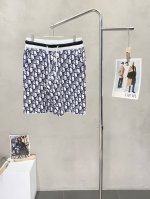 Dior迪奥独家专供新款休闲短裤高端版本 专柜定制面料 透气舒适度高，细节无可挑剔，品牌元素设计理念，体现高品质。手感细腻柔软！呈现休闲裁剪，上身版型超赞！码数