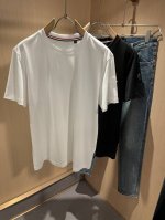 moncler蒙家 2025春夏最新男女同款贸易订单短袖T恤，全品相！！网红款！采用Logo图案压胶设计！上身舒适透气，不僵硬，整体有着丰富的立体感，品质出口订