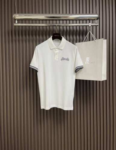 Moncler 字母刺绣贴标短袖Polo，采用 克纯棉珠地面料，定制 同缸染面料 手感非常舒服爽滑 版型挺阔有型，进口百灵达刺绣机器 刺绣饱满有质感，衣领袖口罗