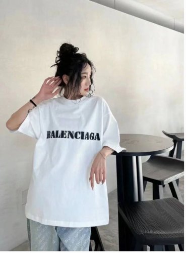 纯原臻品 - Balenciaga巴黎世家 胸前字母Logo印花宽松休闲平纹针织短袖T恤 情侣款 想要和爱人一起走在时尚前沿 Balenciaga 巴黎世家 的