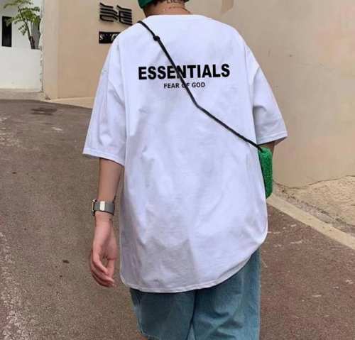 Fog Essentials圆领短袖男女同款半袖T恤 面料采用230G双纱纯棉面料、经过高温预缩处理，配套同缸1X1螺纹，反复水洗不易变形。 定位裁剪、版型纯正