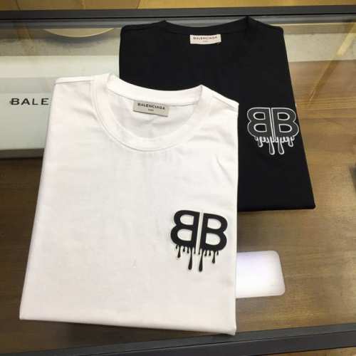 新品 Blca... 2025新季专柜新品 休闲短袖T恤，顶级贸易公司货，重磅高端尖品，品牌原产 品相完美一流！工艺Logo设计感超强的一款单品，将时装美学发挥