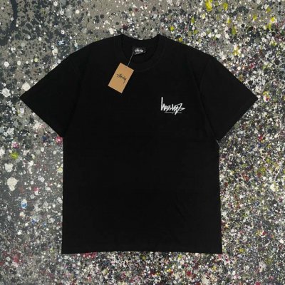 stussy 斯图西 倒立字母短袖半袖T恤- 采用260G双纱100%新疆精梳纯棉面料- 采用过肩拉条工艺，百洗不变形！ -采用高端印花，百洗不开裂！ 宽松版型