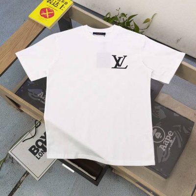 款号 Xd6677 高版本 2025新款Louis Vuitton路易威登Lv棋盘格子图案Logo字母印花休闲情侣短袖T恤 独一无二的活性环保面料染色 32支双