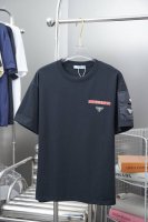 Prad* 25Ss早春新款 经典五金短袖 轻奢主义 男女日常通勤穿搭必备单品 正确版本 欢迎对比 详细特征 320克 % 纯棉双纱珠地棉面料 定制皮标 五金