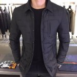 P600A家新款时尚商务休闲兼具翻领羽绒服来袭领部假两件设计！穿起业一点臃肿的感觉都没有 无缝粘胶直充90%白鸭绒 无过多的装饰 简约而干净 客供进口尼龙面料