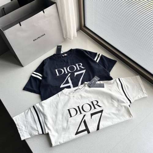 上新 Dior 迪奥 1947号 黑篮 印花拼袖短袖T恤 夏天真的超好搭的一款 面料：原版 定制全棉竹节10S 预缩定型 同缸染色罗纹 绝无色差！ 辅料：原版开