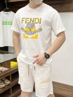 Fendi 芬迪 2025Ss夏装新品休闲短袖套装 明星最爱时尚简约大方 干净利落剪裁 都市风十足 采用精品定制面料 手感软糯干爽 上身效果挺括有型 立体剪裁工