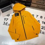 Kolon Sport可隆胸前小标连帽冲锋衣 男女同款 -面料：采用原版一比一面料。 -辅料：原版拆解开发，一比一定制的小标，领标，水洗，吊牌，五金等等。 -工