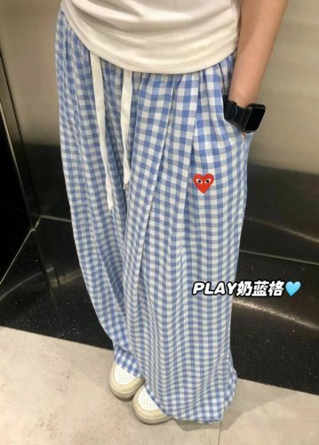 上新 Play川久保玲新款爱心刺绣格子直筒阔腿裤 哇塞~夏天就做精致小女孩 好好看的蓝白格子嗲乖嗲乖的温柔死了 Hin有松弛感 任何人都不能错过的甜妹搭配！！
