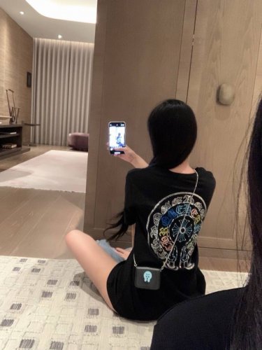 上新 chro* Hearts 克罗心 25Ss珍珠烫钻十字花T恤 减龄少女单品 细节美到爆 精美又日常 轻松驾驭 质感棒棒哒 减龄时髦休闲少女感 不配包 颜色