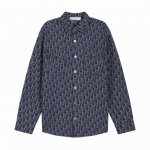 Dior迪奥24Ss春夏新款牛仔夹克外套超重工碎边垫肩款休闲外套上身就是贵公子！！！随便配个宽松牛仔裤或者阔腿裤西裤都百搭，圆领勾扣小香风外套，拿到手实物超级有