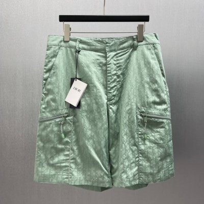 D 薄荷绿机能风工装短裤” Size : S- Xl 这款短裤以清新的薄荷绿为主色调，充满夏日活力。采用工装风格设计，两侧配有拉链口袋，兼具实用性与时尚感，方便