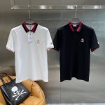 蒙家 蒙口polo衫简约大气，领口红与深蓝相间的条纹，时尚又亮眼，袖口的红边设计增添细节感 胸口处精致的品牌标识，彰显独特品味。M-3Xl 隔天