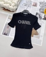 Chanel 撞色字母提花设计针织衫 撞色字母设计简单高级时尚 面料软糯舒适 元气满满的色系 泛滥的少女心 完全没有抵抗力 每一种颜色都会不一样感觉 清新甜美