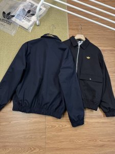 细节图# 顶级复刻 Adidas Orginals 阿迪 三叶草 25初春款 三条杠 徽标草写字母Logo刺绣 男女款纯色翻领拉链夹克外套.定制面料，沙卡全棉，